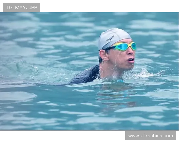 张朝阳在颐和园进行游泳训练全力备战汕头南澳岛横渡挑战