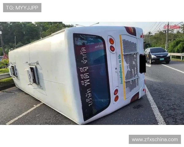 弗拉门戈球迷乘坐巴士发生翻车事故造成三人重伤